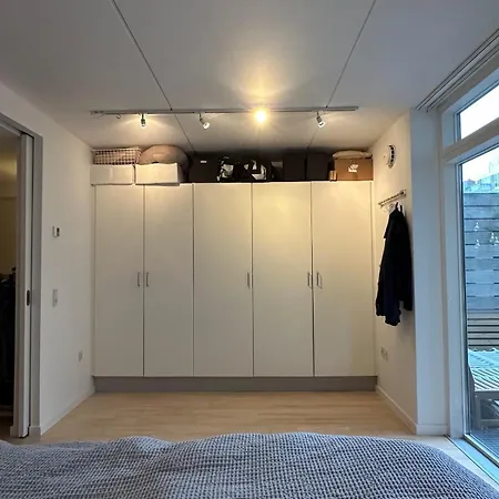 Spacious, Bright And - 5 Min To And Metro Daire *