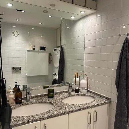 Daire Spacious, Bright And - 5 Min To And Metro Kopenhag