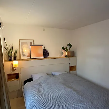 Spacious, Bright And - 5 Min To And Metro