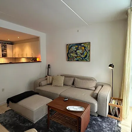 Daire Spacious, Bright And - 5 Min To And Metro