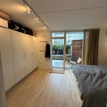 Spacious, Bright And - 5 Min To And Metro *