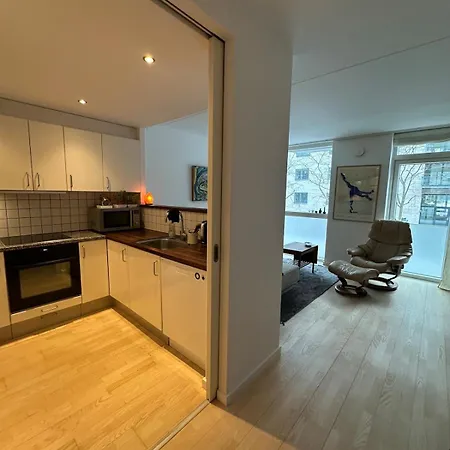 Daire Spacious, Bright And - 5 Min To And Metro *