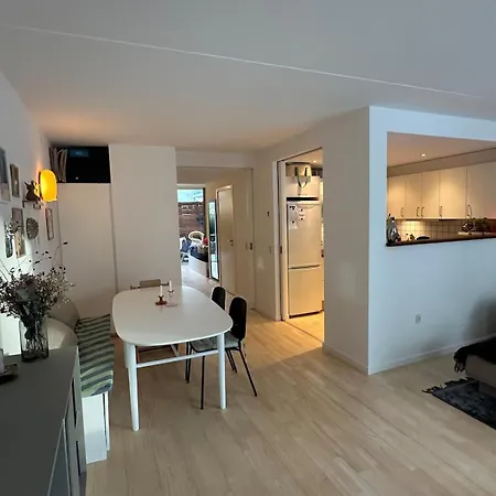 Daire Spacious, Bright And - 5 Min To And Metro