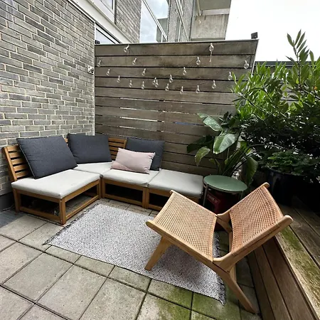 Daire Spacious, Bright And - 5 Min To And Metro *