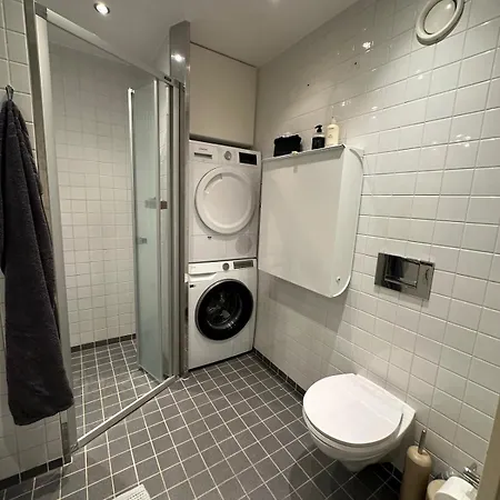 Spacious, Bright And - 5 Min To And Metro Daire *