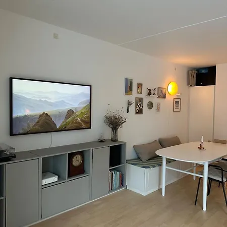 Daire Spacious, Bright And - 5 Min To And Metro