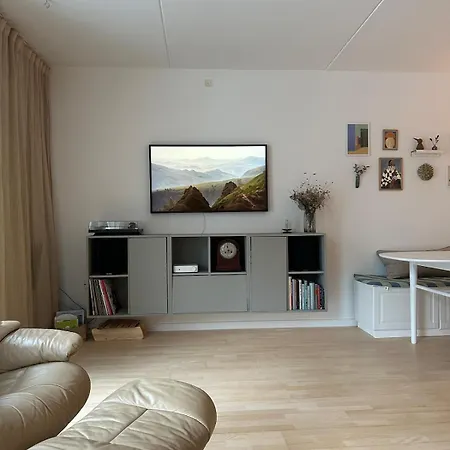 Spacious, Bright And - 5 Min To And Metro