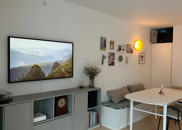 Apartment Spacious, Bright And - 5 Min To And Metro
