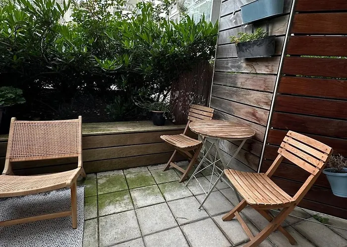 Spacious, Bright And - 5 Min To And Metro Apartment *